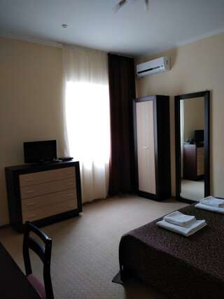 Гостиница Арго Коктебель Двухместный номер с 1 кроватью или 2 отдельными кроватями-1